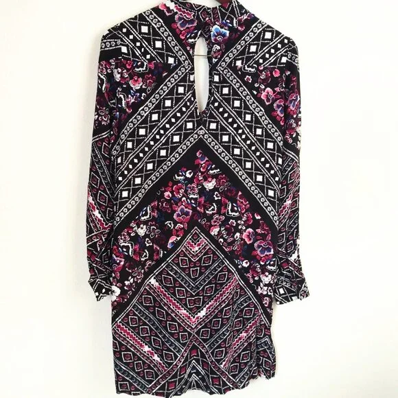 Express small black floral geometric long sleeve dress - Picture 6 of 13